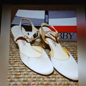 Sam & Libby Women's  Gold Satin White Heels